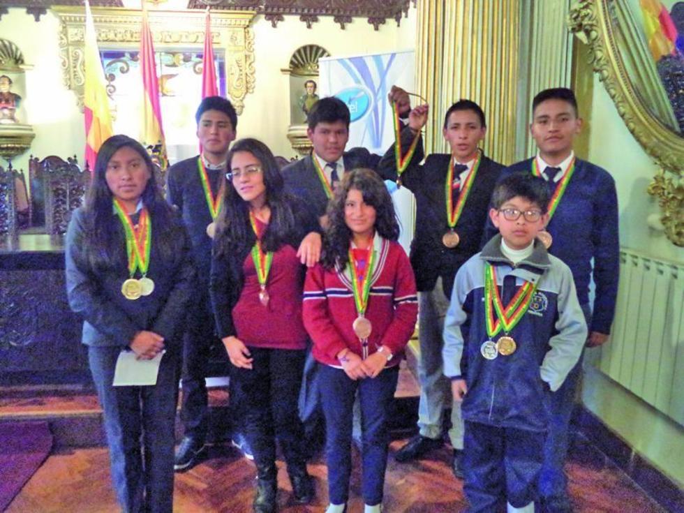 Gobernación reconoce a estudiantes destacados