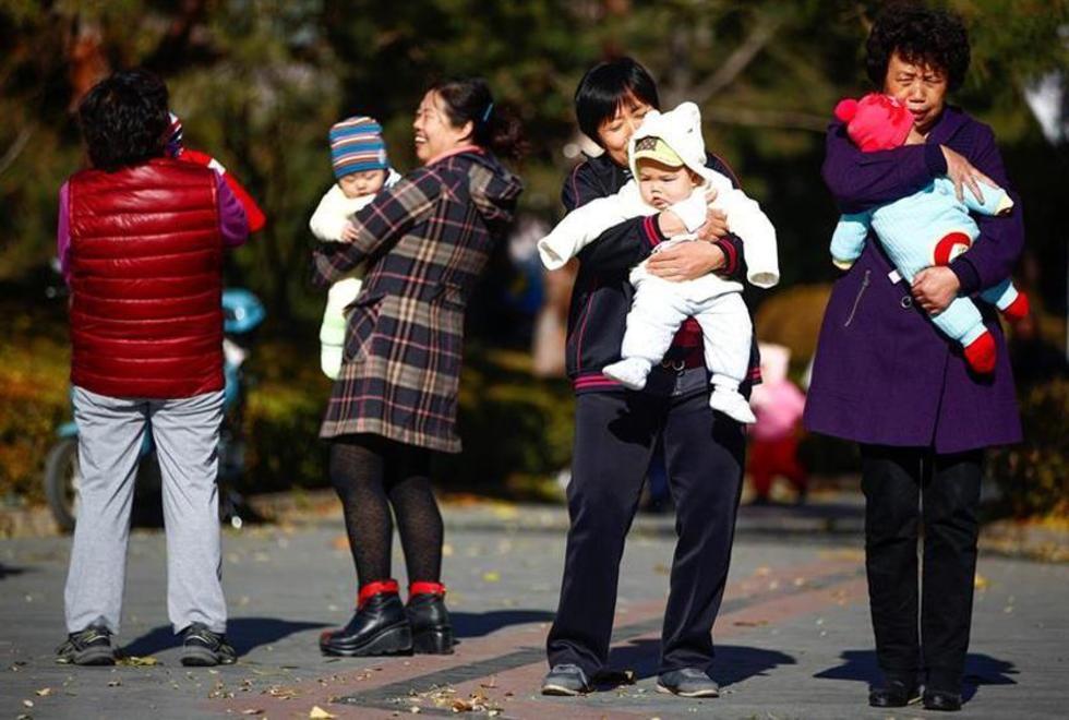 China pone fin a su política de permitir un solo hijo por pareja