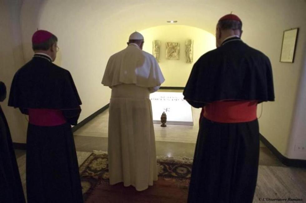 Fittipaldi, autor de libro con documentos vaticanos filtrados, dice que el Papa está "solo" 
