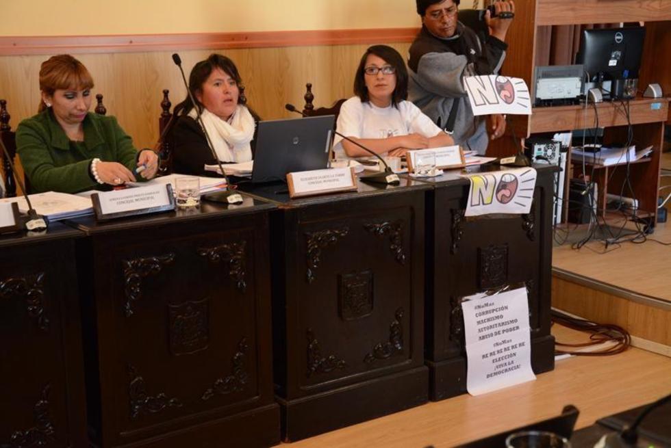 Cartel contra la reelección crea debate en el Concejo