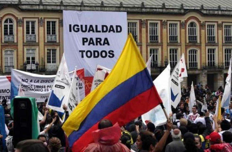 Parejas del mismo sexo en Colombia ya pueden adoptar hijos propios 