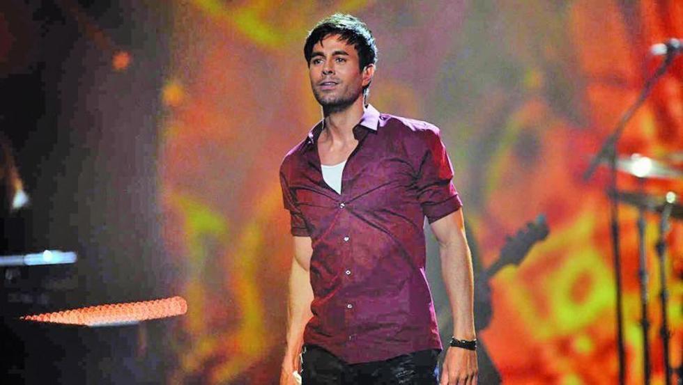 Iglesias triunfa en República Dominicana pese a la lluvia