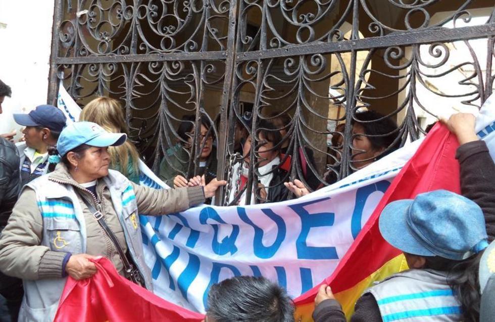 Personas con discapacidad toman la Alcaldía exigiendo trabajo