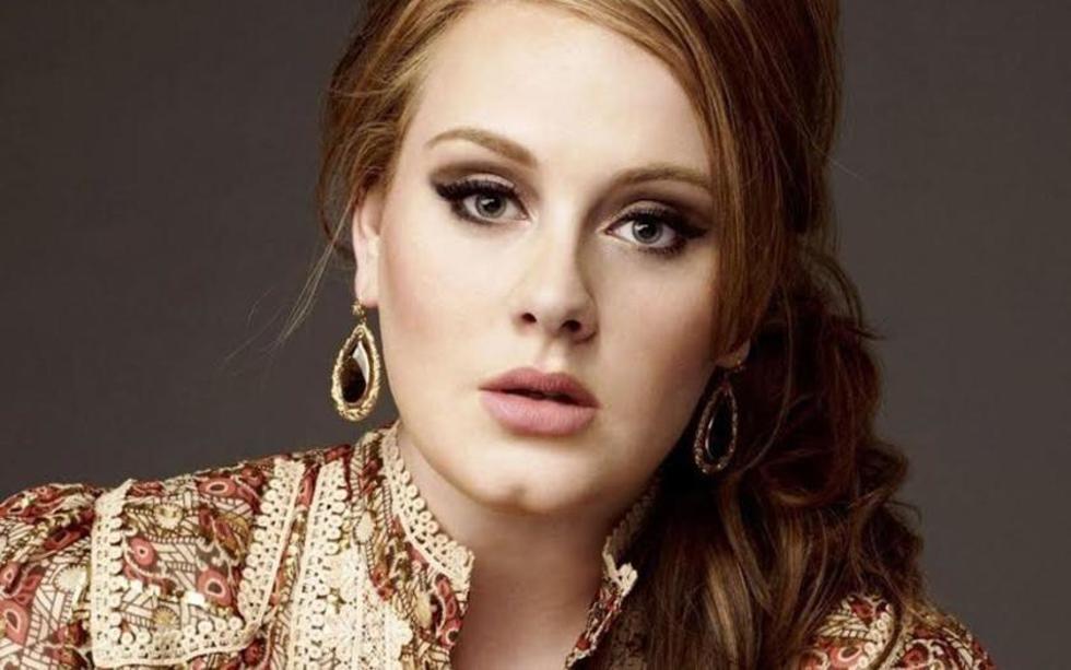 “Hello” de Adele sigue número uno