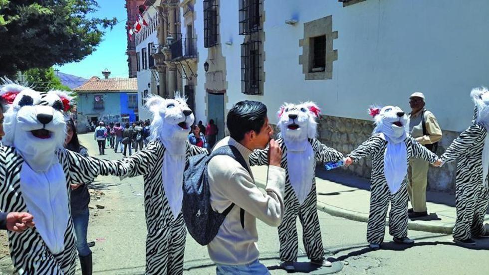 Tigritos apoyan labores de seguridad de los peatones