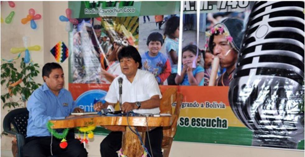 Dinero venezolano paga el equipo de una radio cocalera