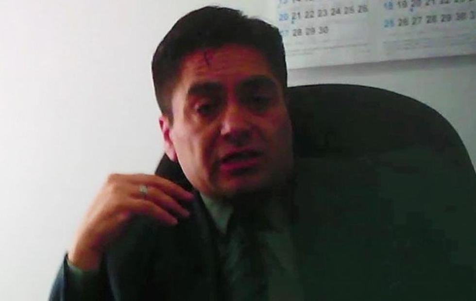 Piden la renuncia del juez que se le ve extorsionar en video