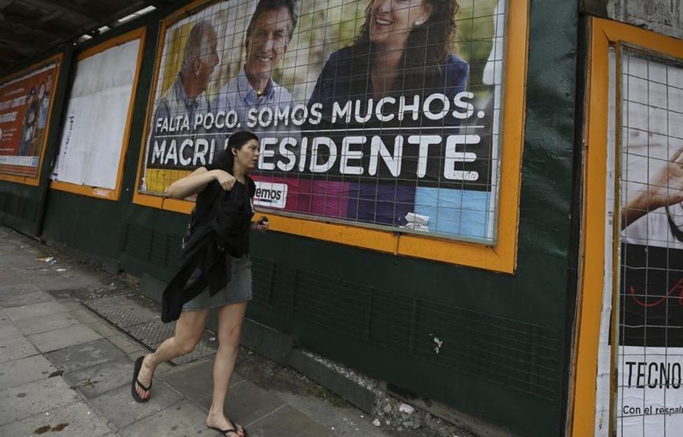 Macri y Scioli buscan sumar más votos para comicios argentinos