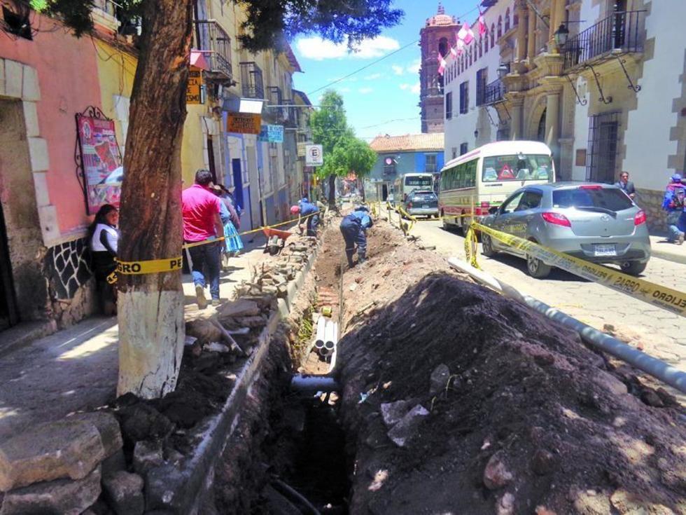 Empiezan a cerrar la excavación de la calle Ayacucho