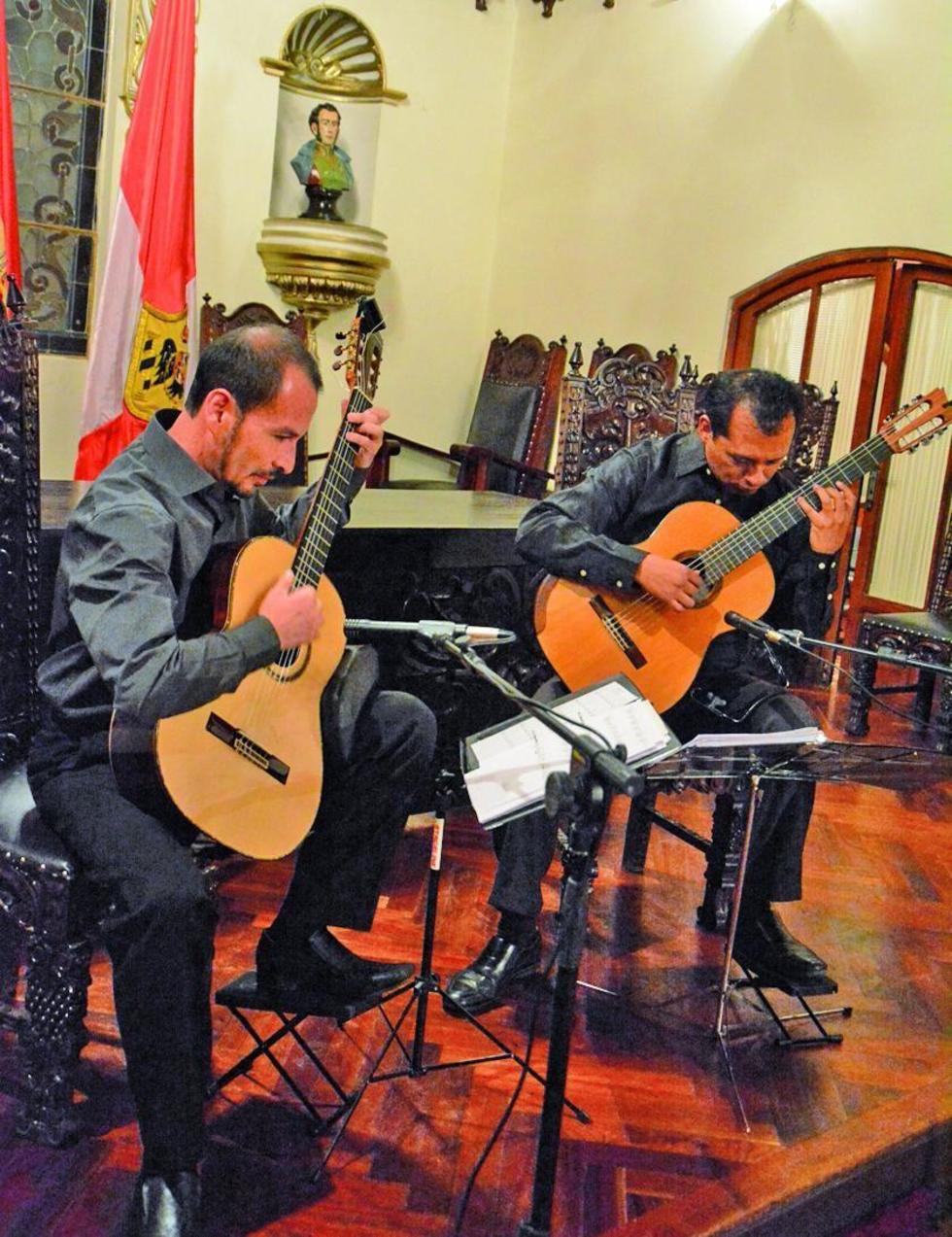 Dúo de Kameron presenta un concierto de guitarra