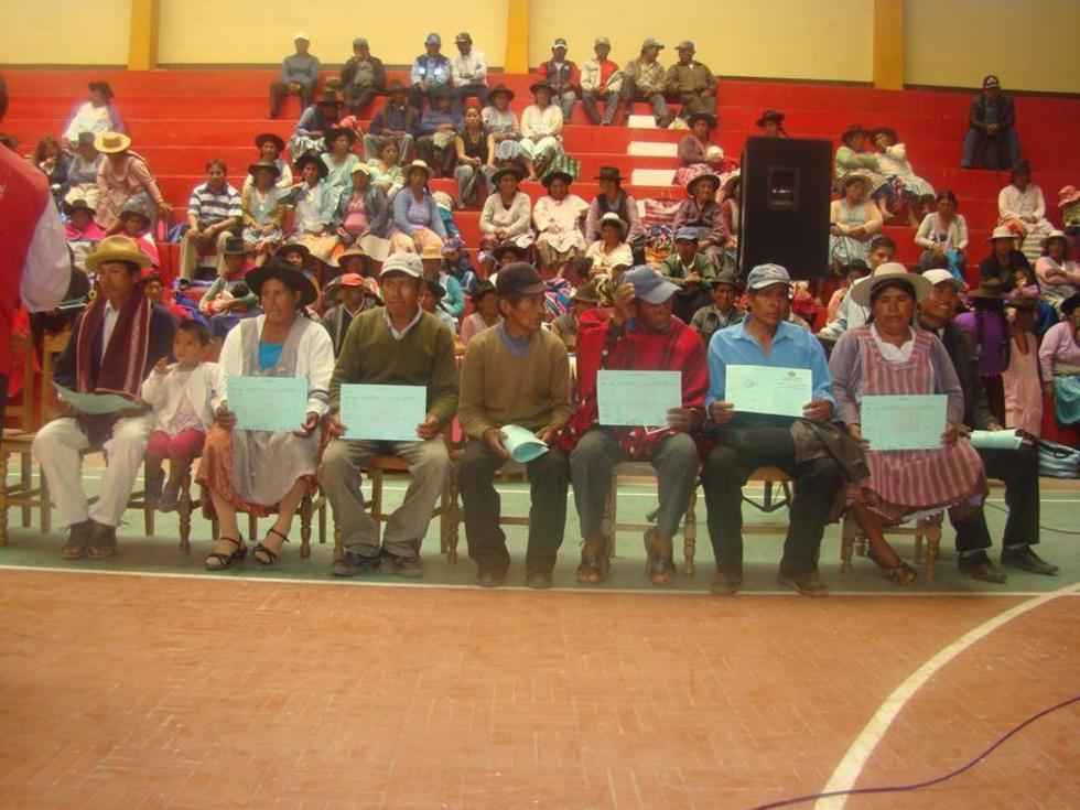 Entregan libretas a 860 alumnos de alfabetización