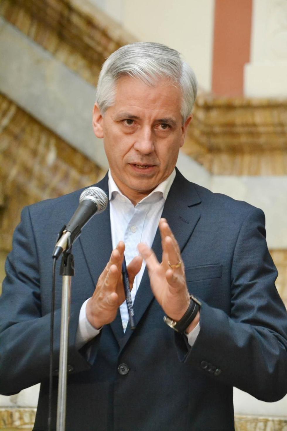 Tildan de  indecente viaje de 4 magistrados