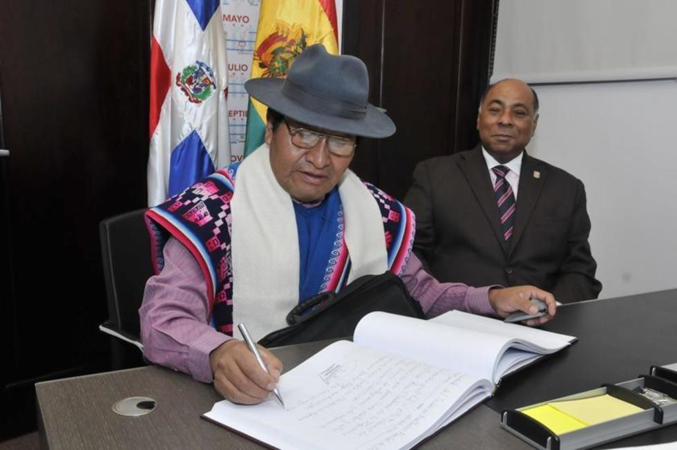 Magistrado Choque regresa de China 