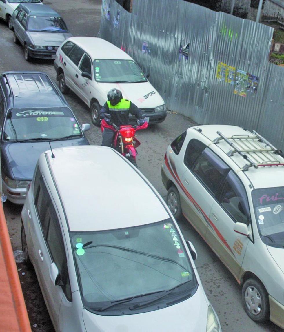Consensuan el pasaje de 5 Bolivianos en taxis