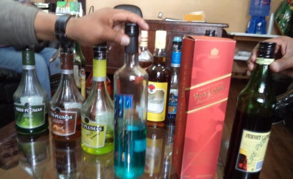 Acaba en pelea confiscación de bebidas alcohólicas sin registro sanitario