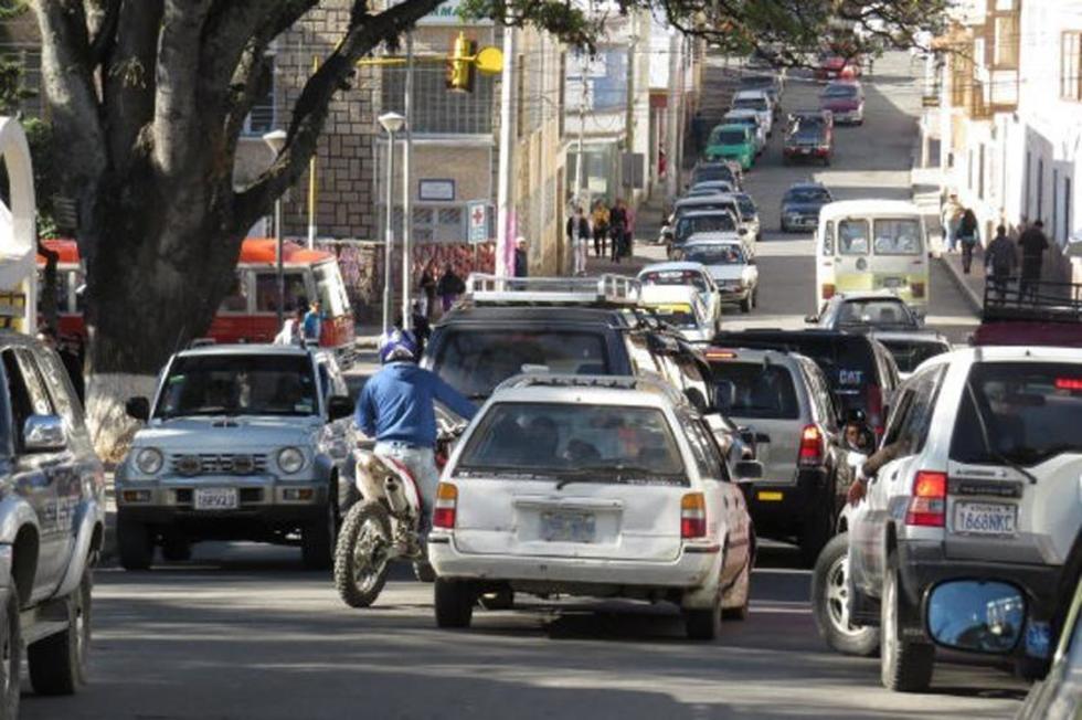 Evitarán que menores de 18 conduzcan autos