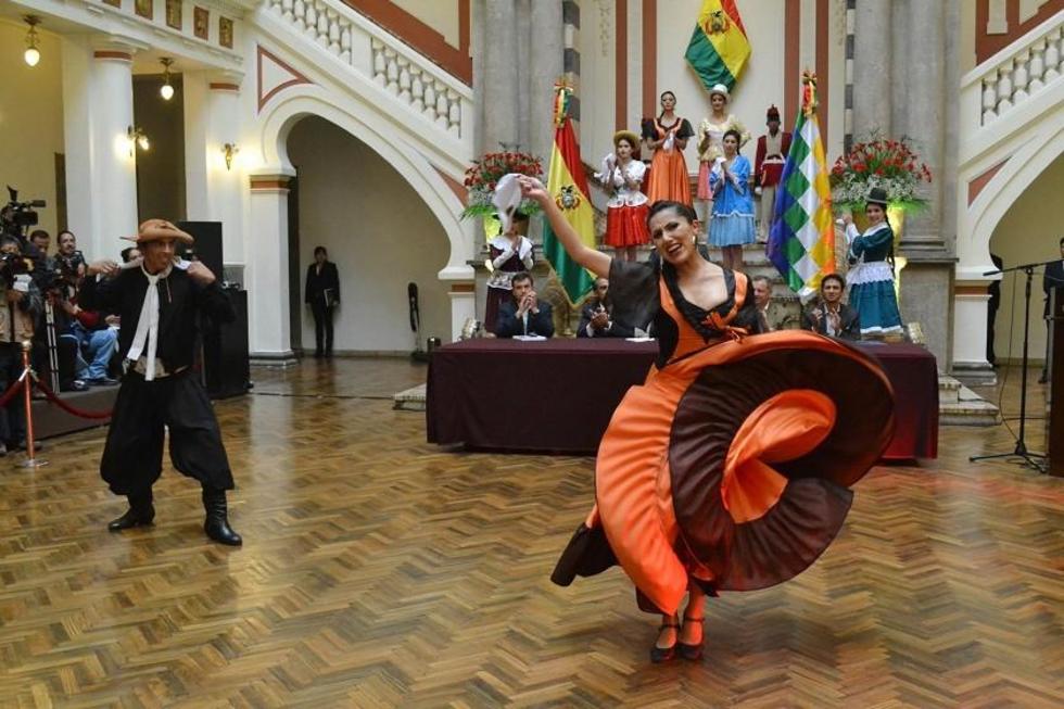 La cueca ya es patrimonio cultural e inmaterial y fijan su día cada primer domingo de octubre