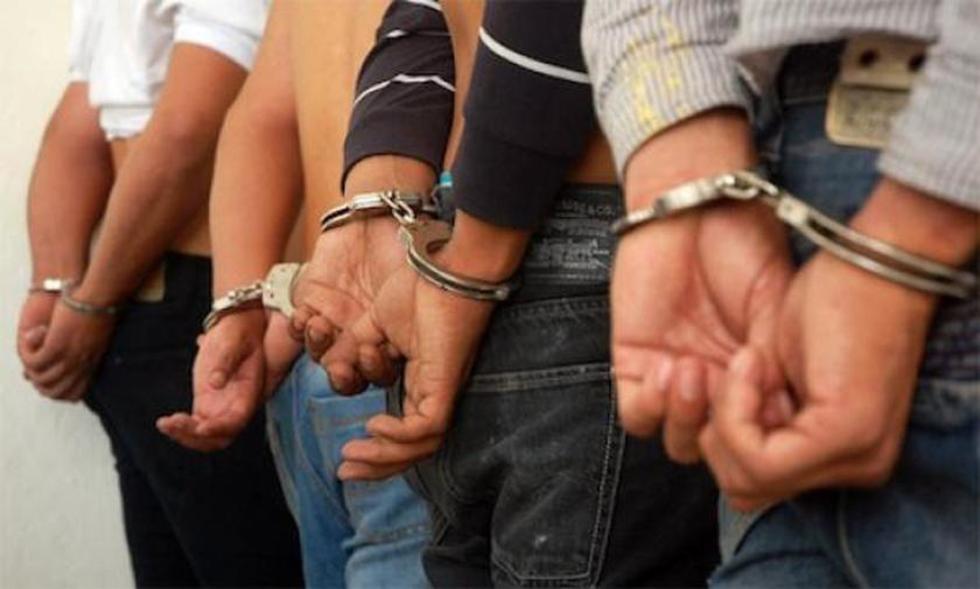 Cinco policías van a la cárcel acusados de robo