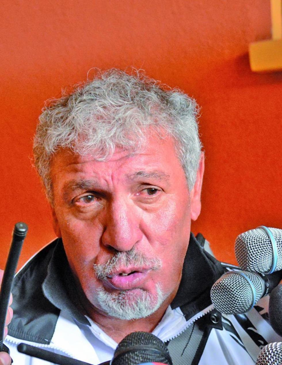 Sanz hace algunas variantes en su onceno 