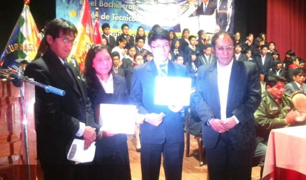 Entregan bono a la excelencia estudiantil a los mejores bachilleres de Potosí