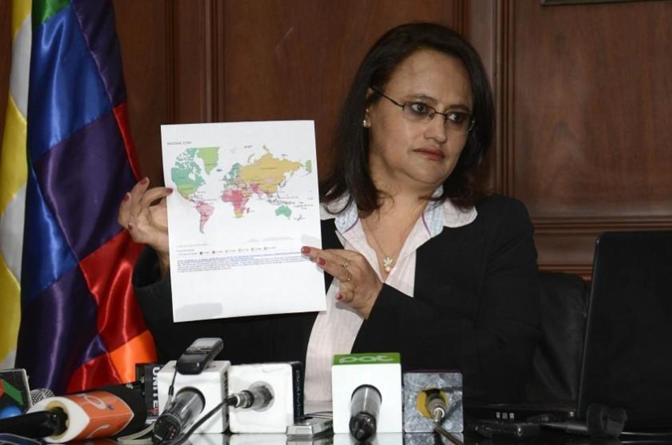 Ministra Valdivia niega que dinero del Fondo haya sido para la campaña del MAS 