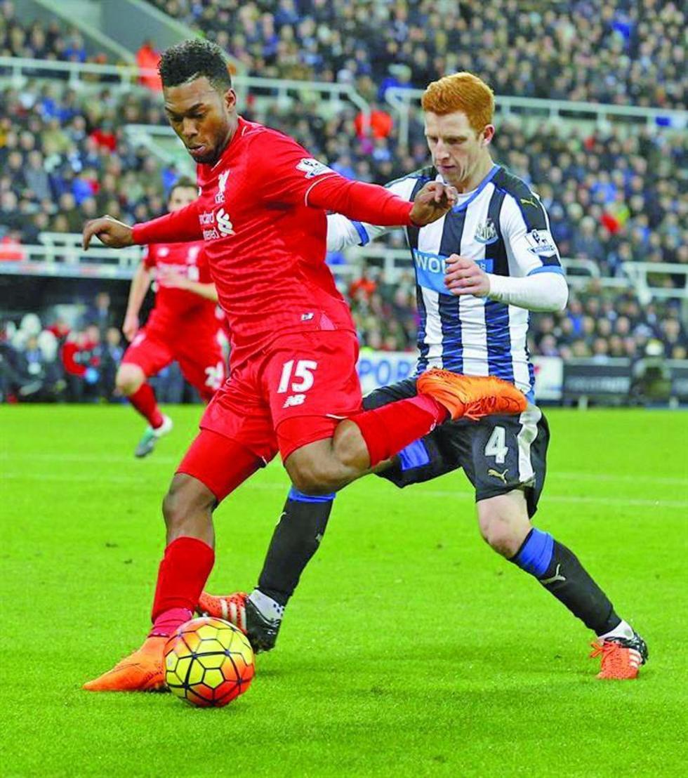 Newcastle sorprende a Liverpool en la Premier
