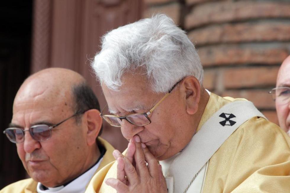 El cardenal Julio Terrazas se debate entre la vida y la muerte