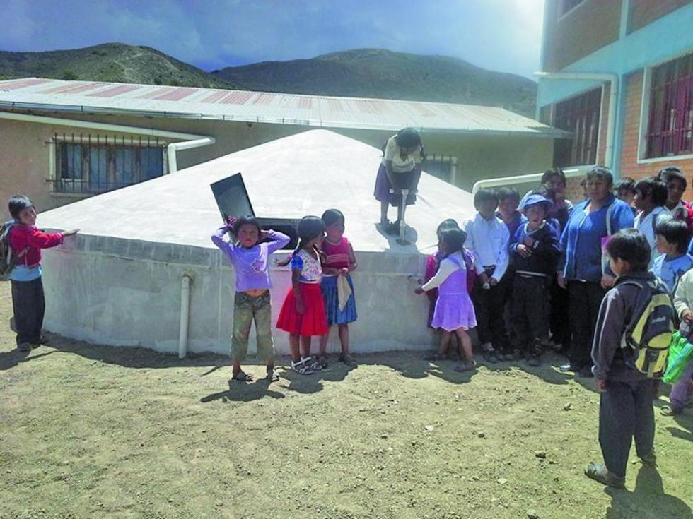 Escuela de Betanzos accede a cisterna para agua potable