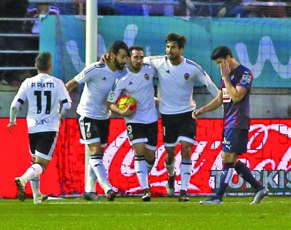 Valencia logra salvar un punto ante Eibar