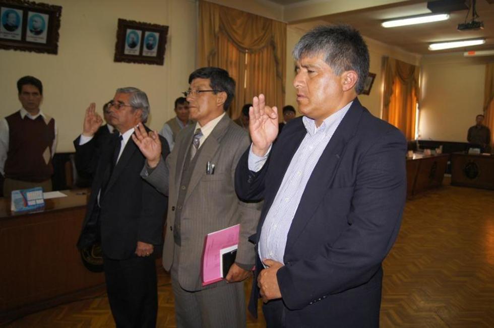 El Consejo posesiona a dos directores y a un decano en la UATF
