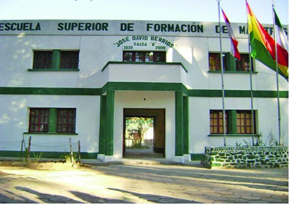 La escuela de maestros de Caiza D alista graduación