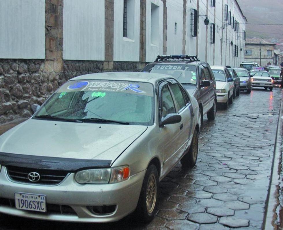 Choferes proponen cobrar por  distancia pasaje en radiotaxis