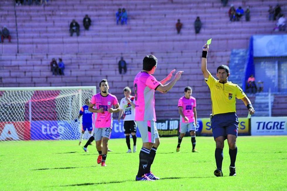En la Liga crecen las dudas por la actuación de árbitros 