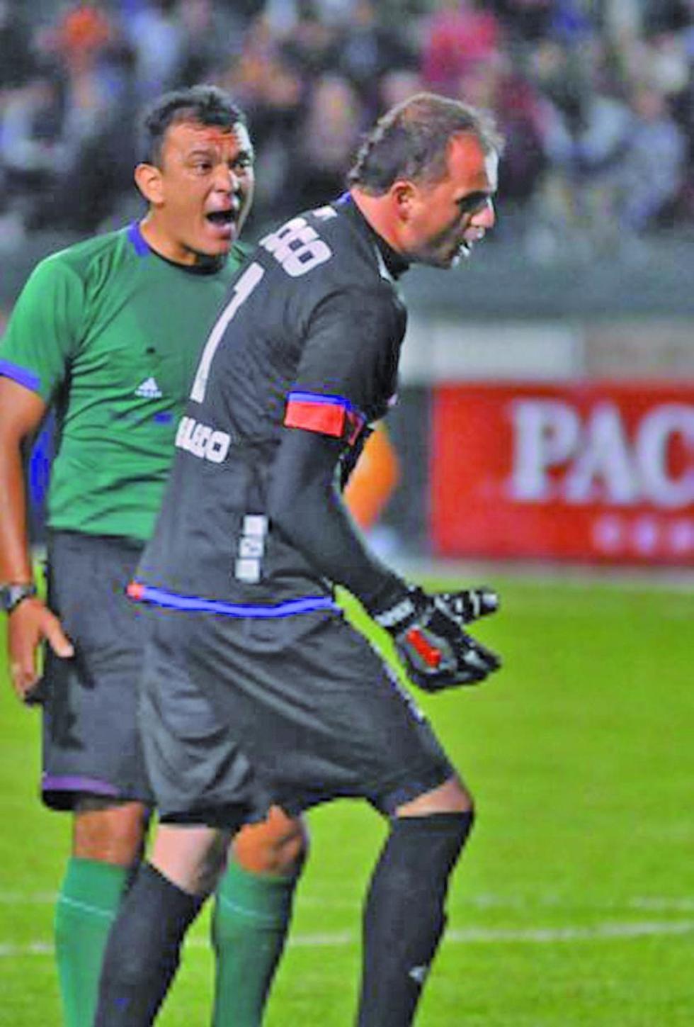 Universitario llegará a la Villa Imperial diezmando por las suspensiones 