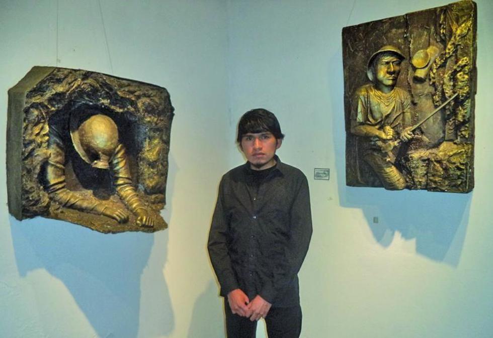 Artista expone en la Casa de Moneda  esculturas hechas de fibra de vidrio