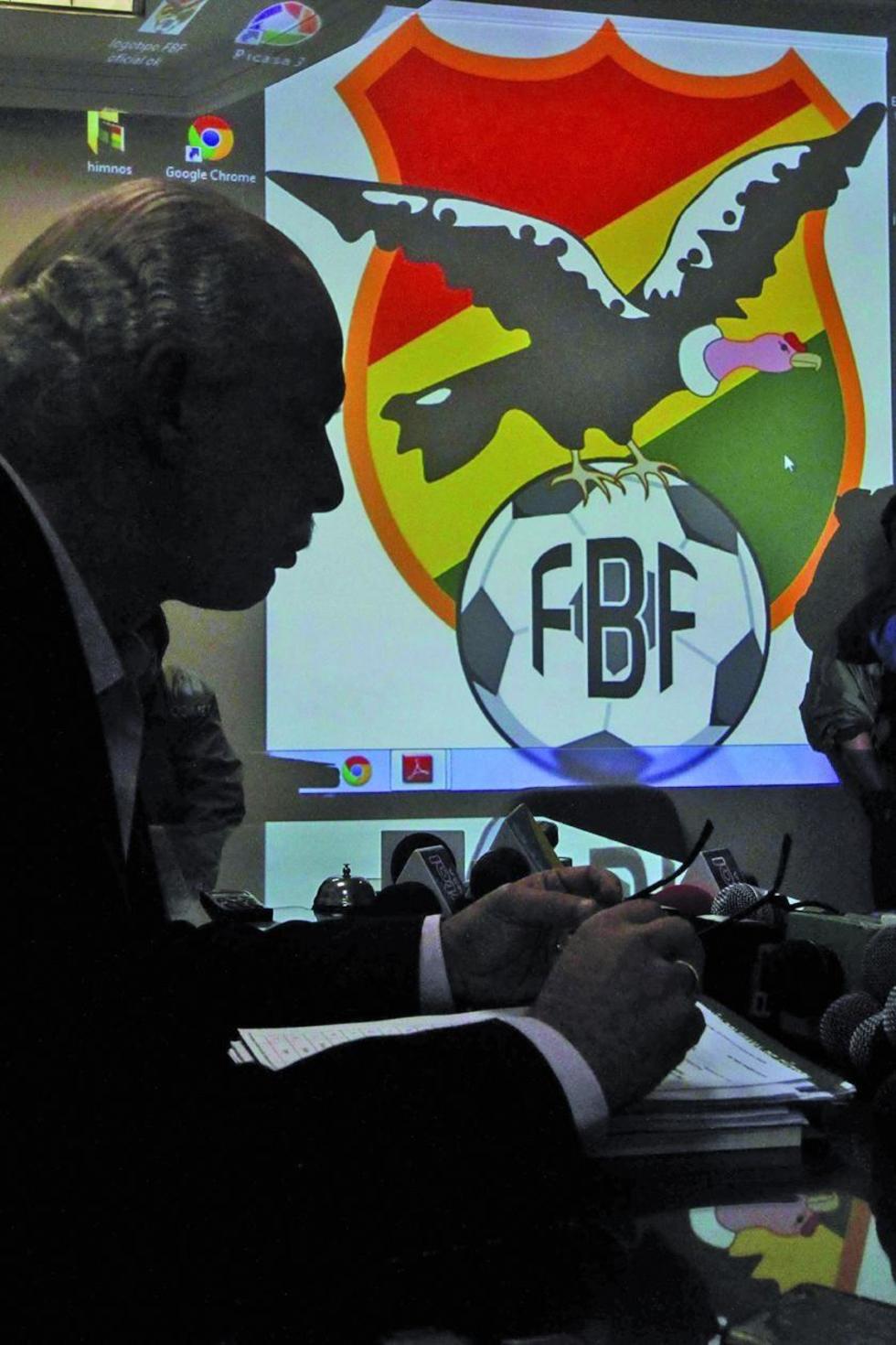 FIFA suspende ayuda económica a Bolivia