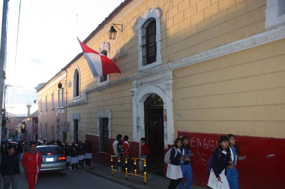 Padres piden revisar unidades educativas
