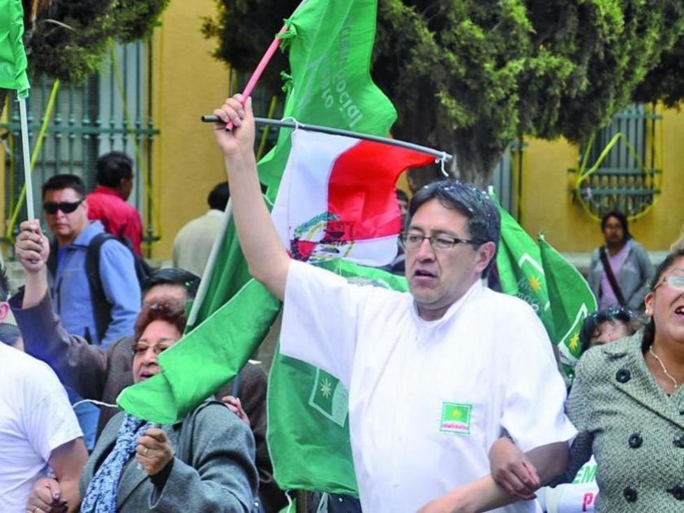 Barrientos sostiene que el ministro Arce hace campaña