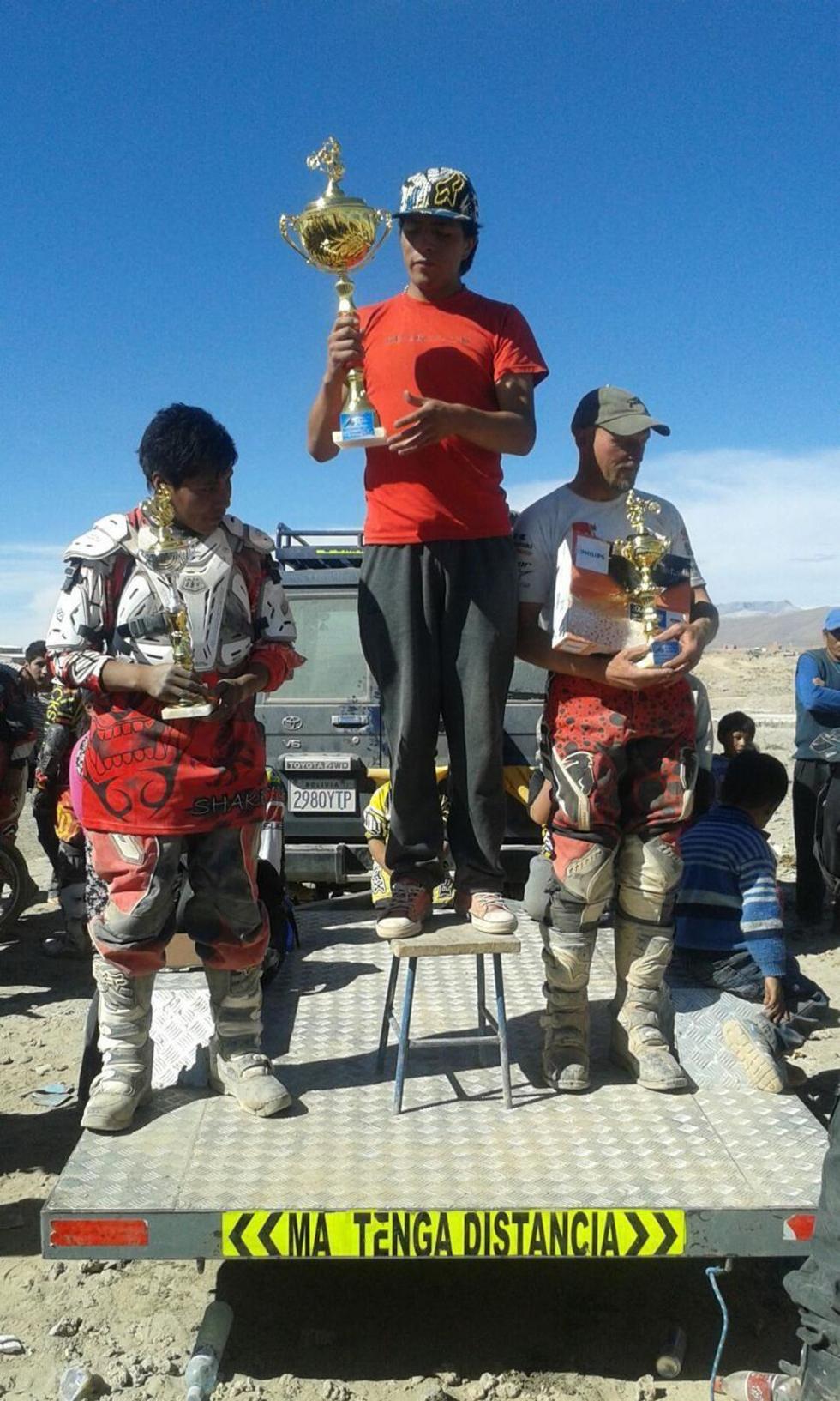Rengifo se corona en la carrera de motociclismo de Uyuni