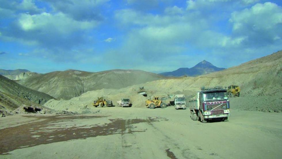 Avanza la construcción de la carretera de Uyuni a Tupiza