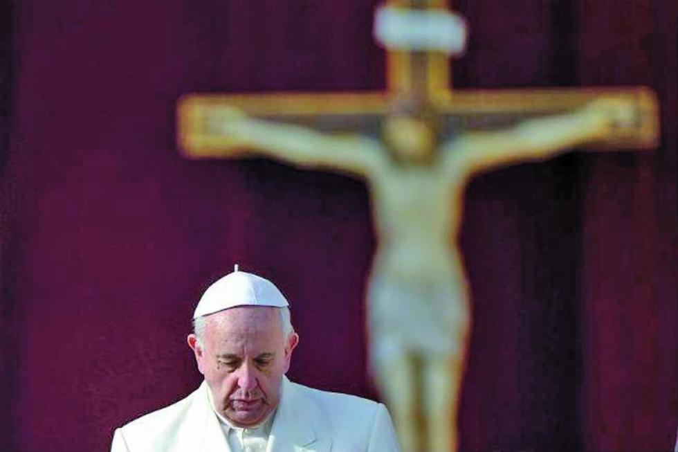 Papa pide perdón por los escándalos en Vaticano y cita las virtudes de Curia