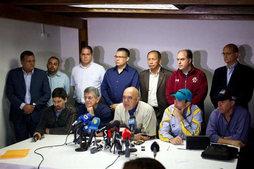 Los opositores denuncian la inhabilitación de diputados