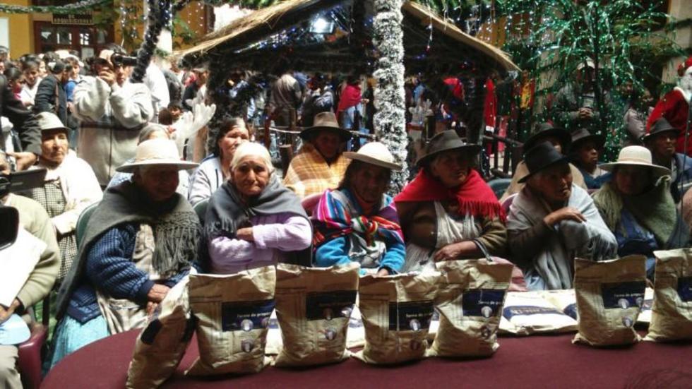 Entregan suplemento alimenticio para adultos mayores
