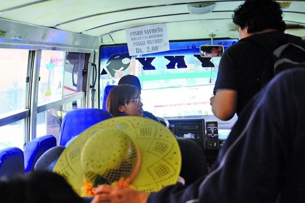 Conductores cobran pasaje navideño dos Bolivianos