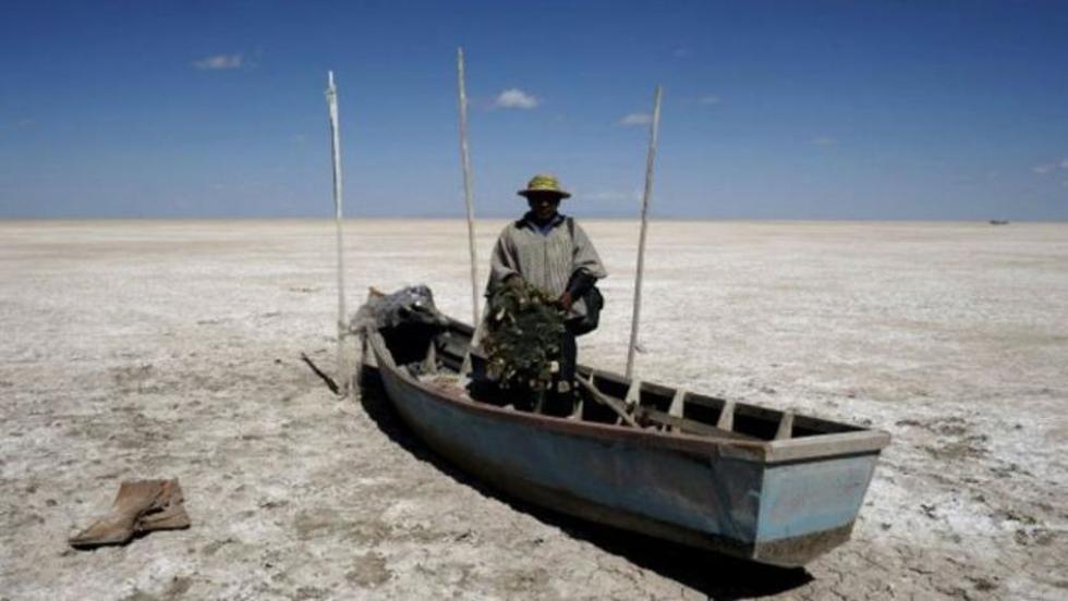 Familias se benefician con ayuda humanitaria en lago Poopó