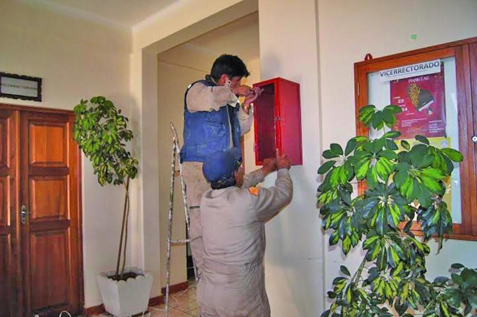 UATF instala extinguidores en  unidades facultativas