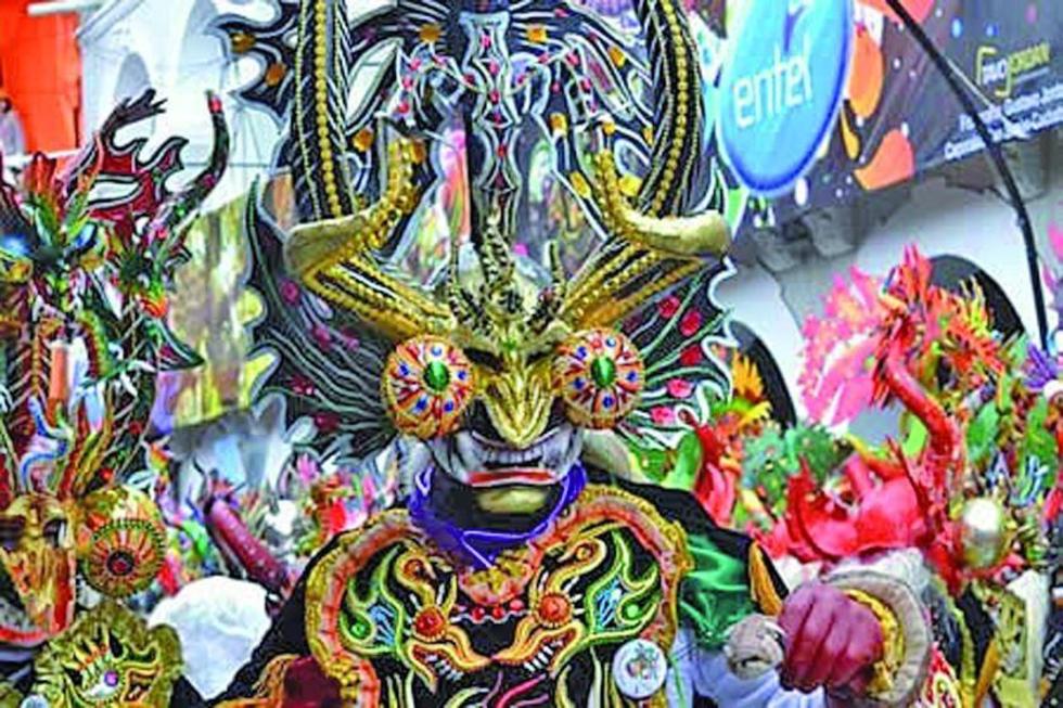El video del carnaval de Oruro es reproducido