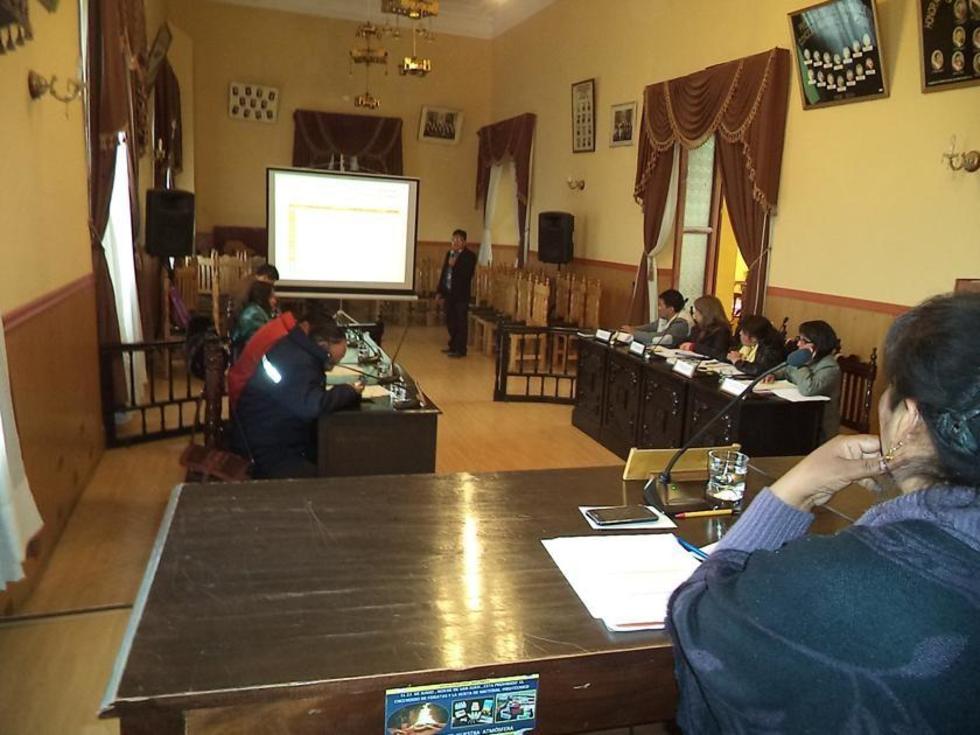 Los concejales devuelven a la directiva el informe de la gestión 2015