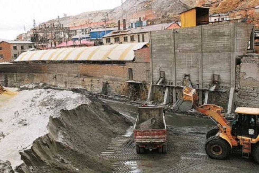 Empresa Huanuni pierde hasta 1 millón de dólares al mes por el robo de minerales 