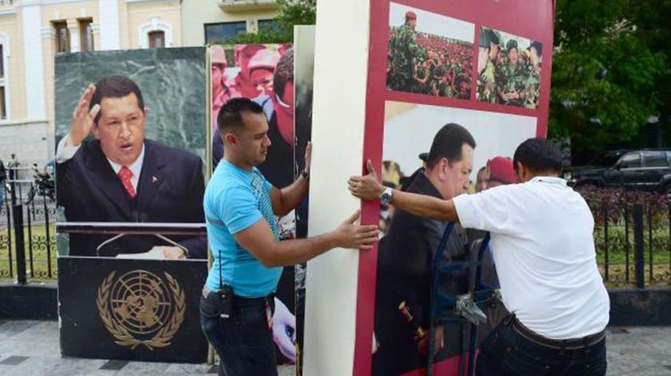 Chavismo se moviliza en contra del retiro de imágenes de su líder